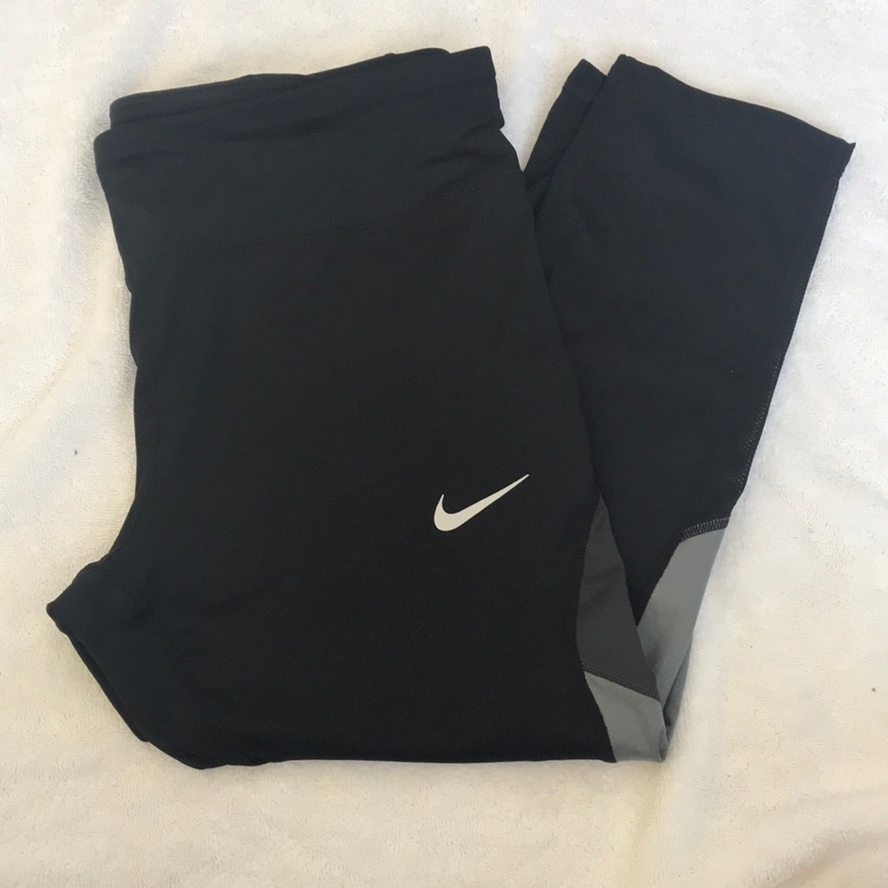 🌸Nike running crop🌸 - Picture 3 of 6